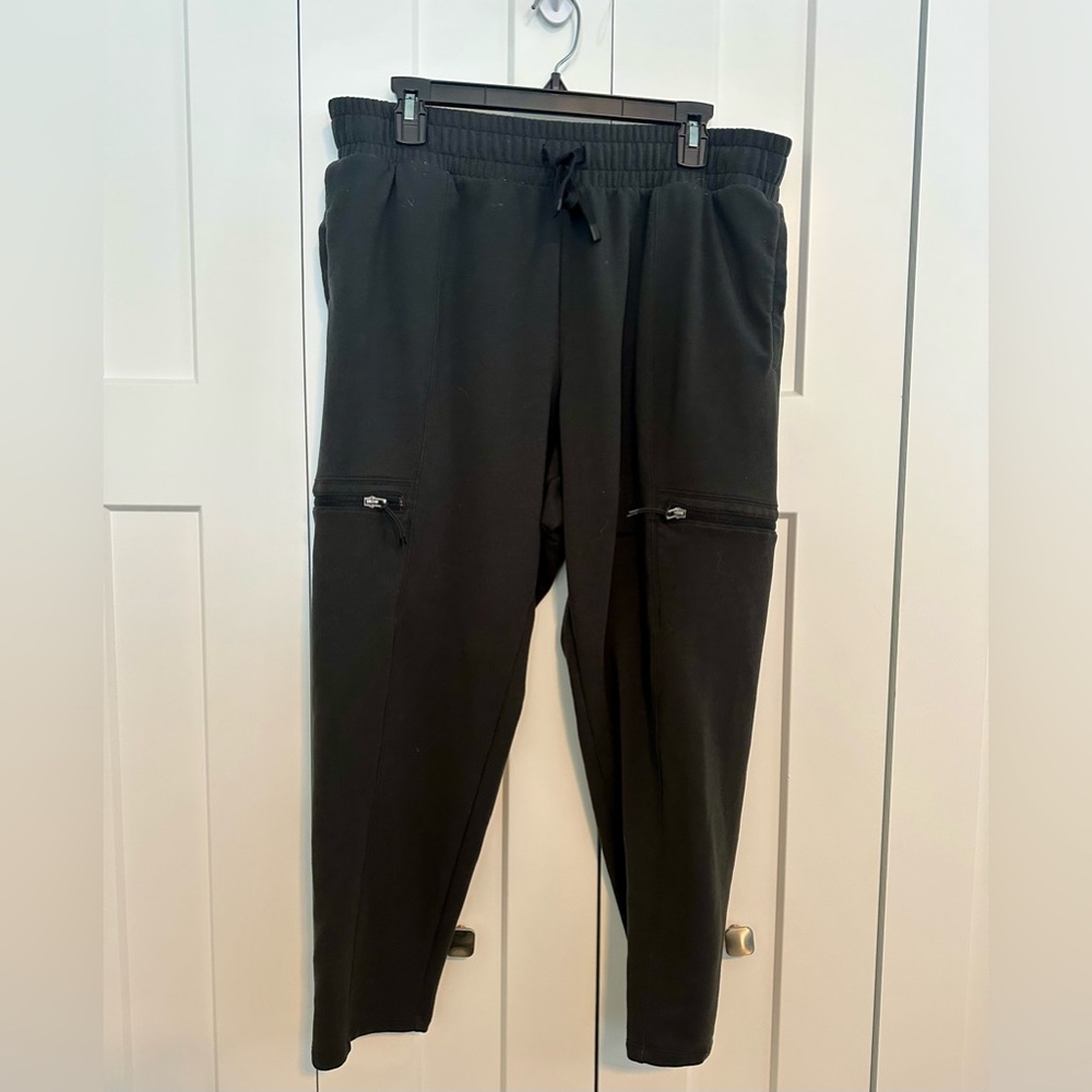 All in Motion Ladies Black Pants‎ with Zippered Pockets